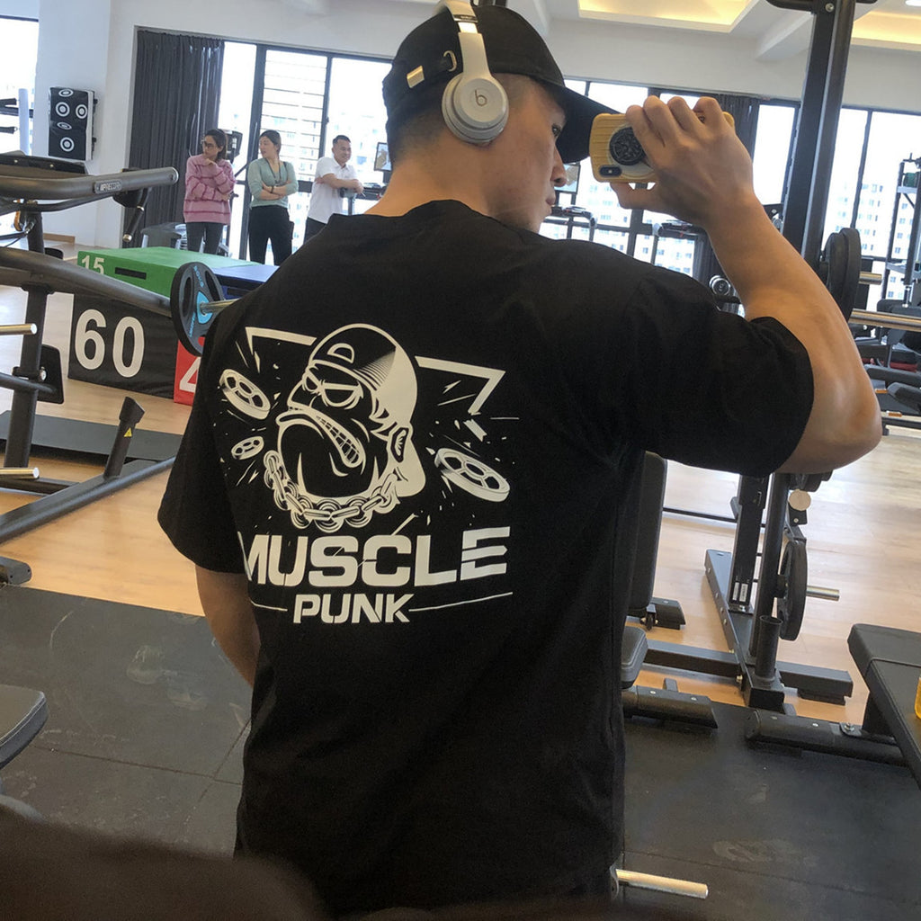 تي شيرت MUSCLE PUNK الأصلي الفضفاض بمقاس كبير وأكمام نصفية، ماركة أزياء رجالية مطبوعة، قميص لياقة بدنية بياقة دائرية وأكمام قصيرة